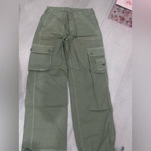 American eagle army green cargo joggers. Slight stretch in size 8 regular.